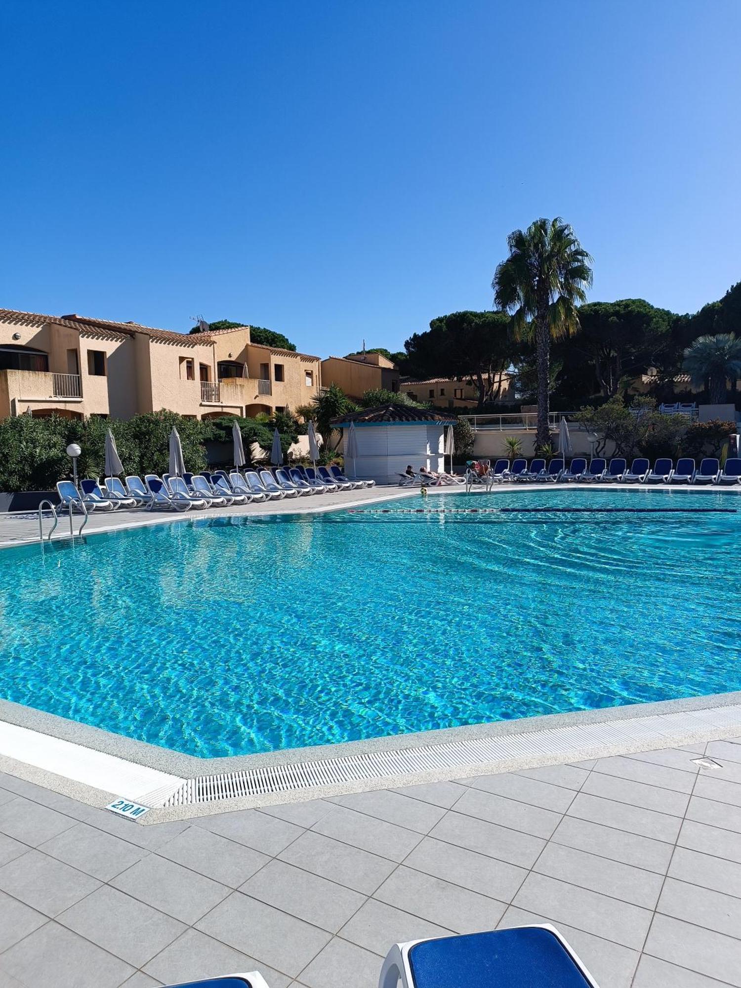 Studio Renove Dans Residence De Vacances Avec Grande Piscine Chauffee, Parking Et Terrasse Агд Екстер'єр фото