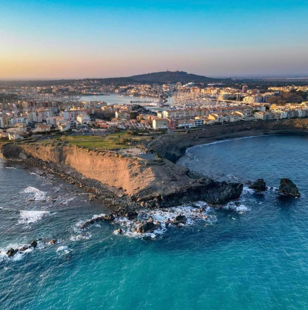 Studio Renove Dans Residence De Vacances Avec Grande Piscine Chauffee, Parking Et Terrasse Агд Екстер'єр фото